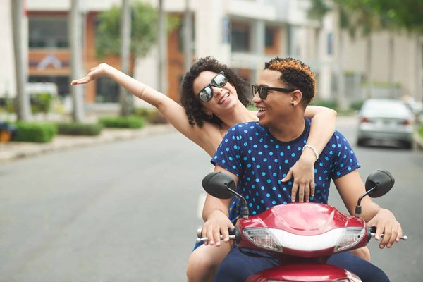 Quelles sont les caractéristiques et les avantages du scooter Aprilia SR GT 125 ?